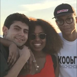 Meet your Posher, Aris